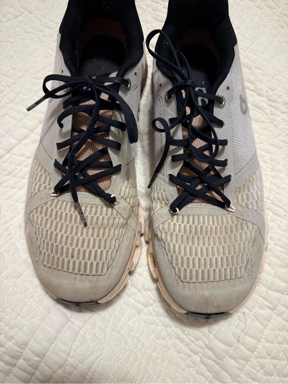 On Cloud Light Gray Women's Athletic Sneakers with Black Laces size 10